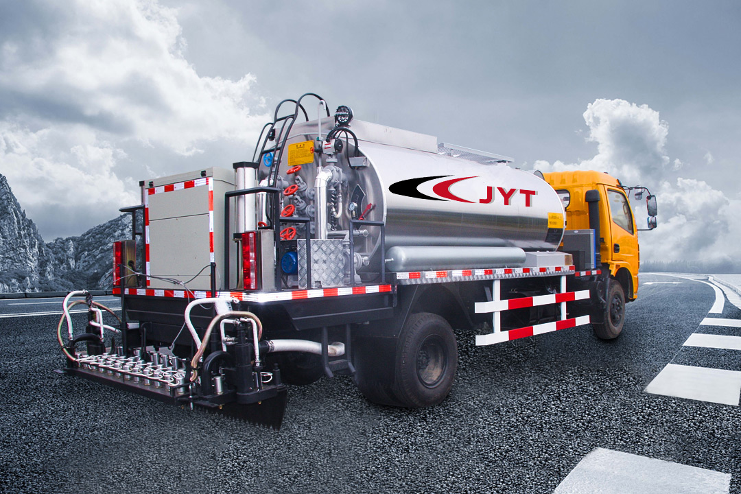 Bitumen sprayer working in Peru